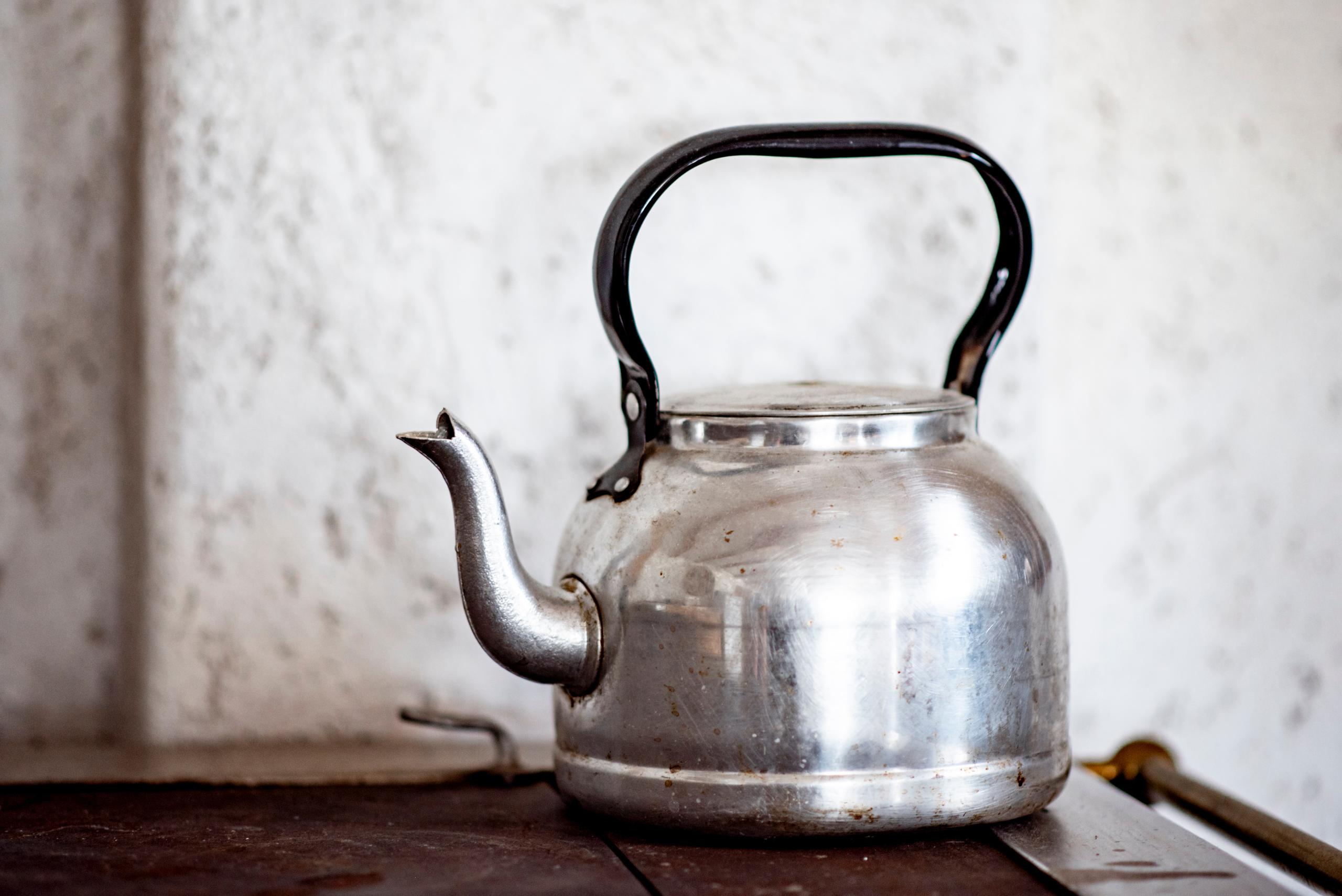 A clean kettle in the kitchen